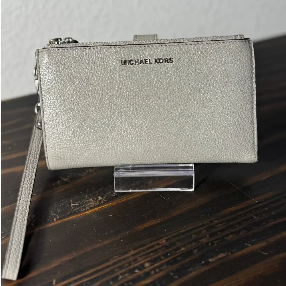 2-Piece Michael Kors Charlotte Tote & Jet Set‎ Long Wallet